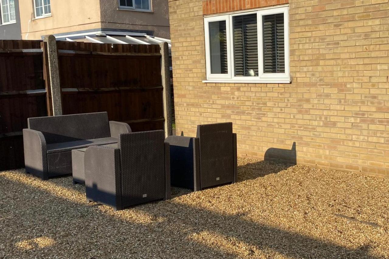 Riverside Park Ground Floor Apartment - St Neots Eksteriør bilde