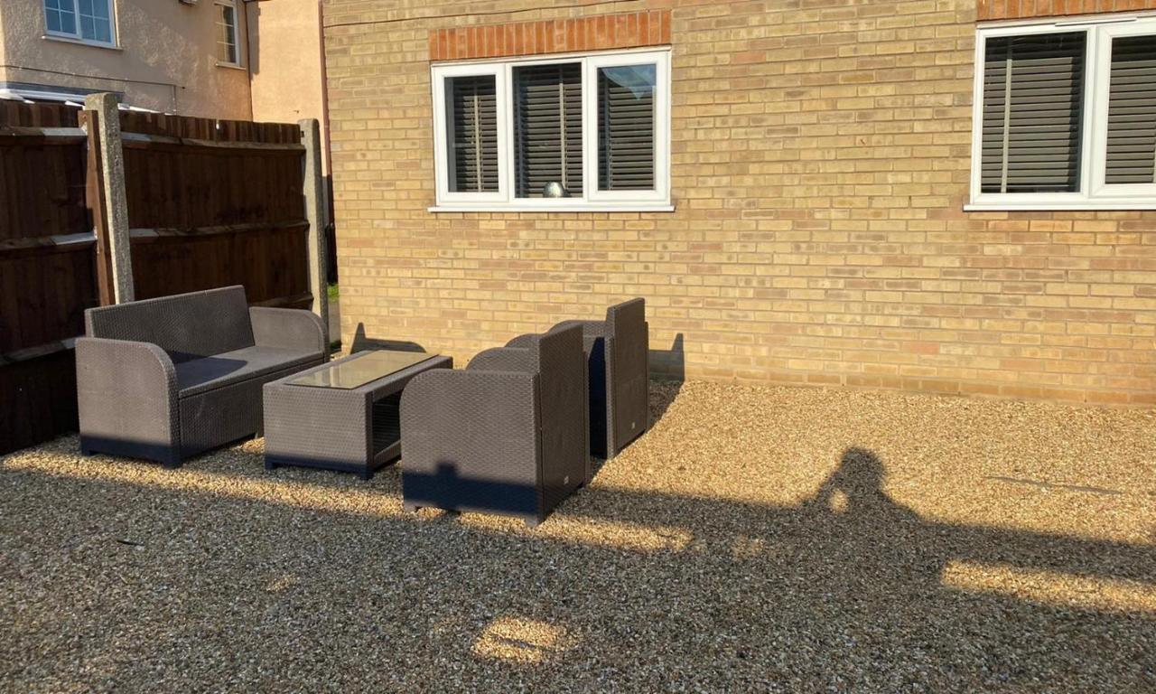 Riverside Park Ground Floor Apartment - St Neots Eksteriør bilde